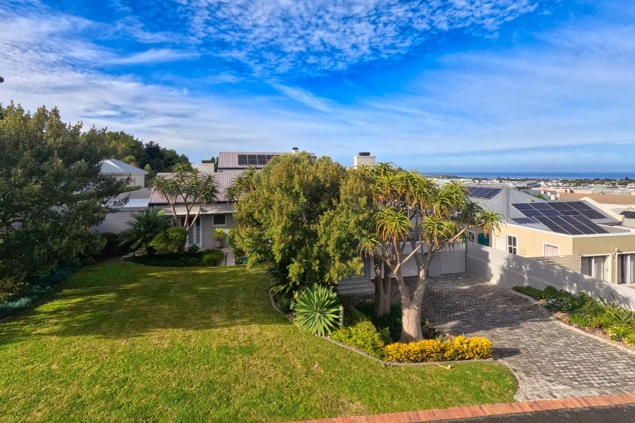 4 Bedroom Property for Sale in Hemel en Aarde Estate Western Cape